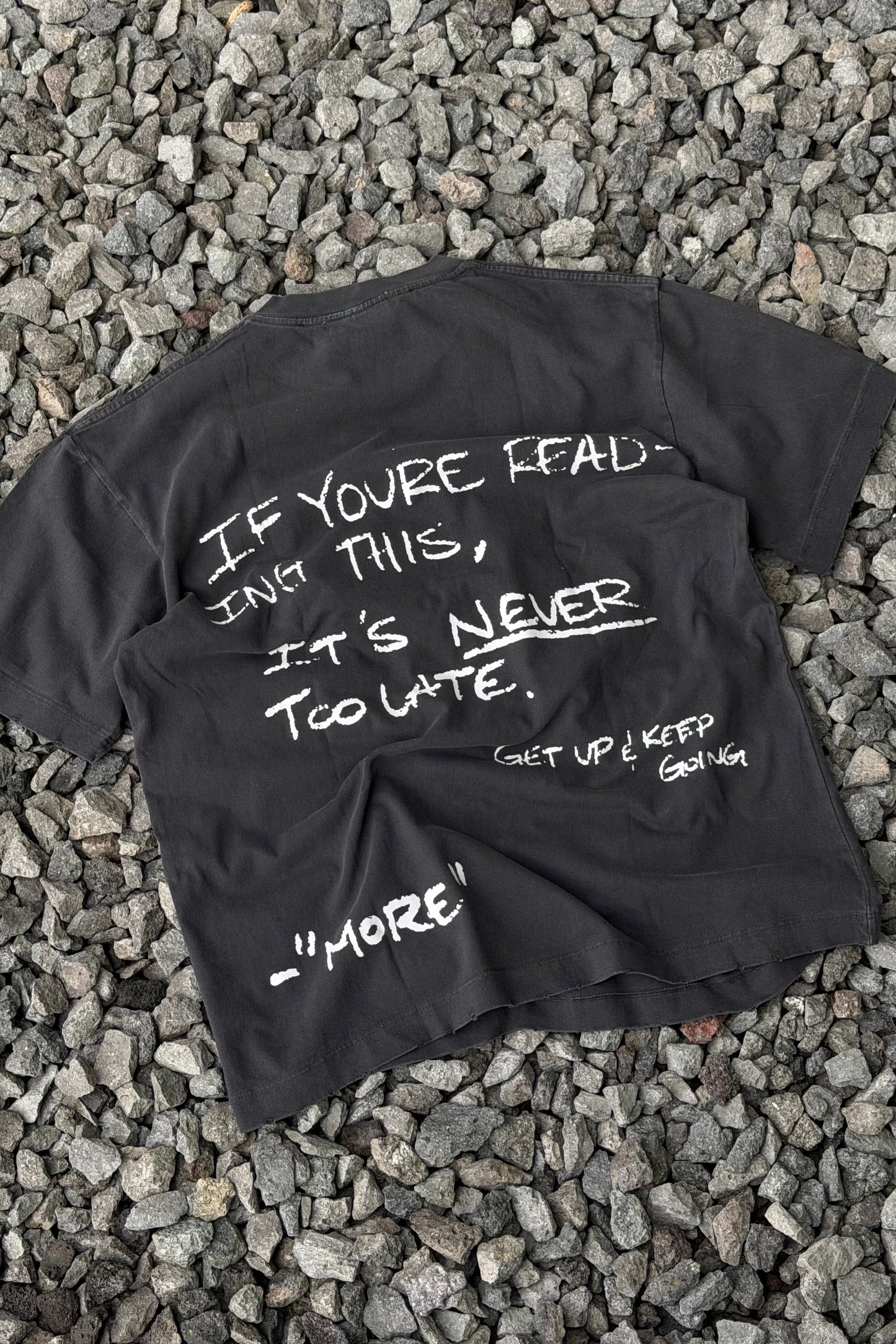 “FREEHAND” TEE - GREY