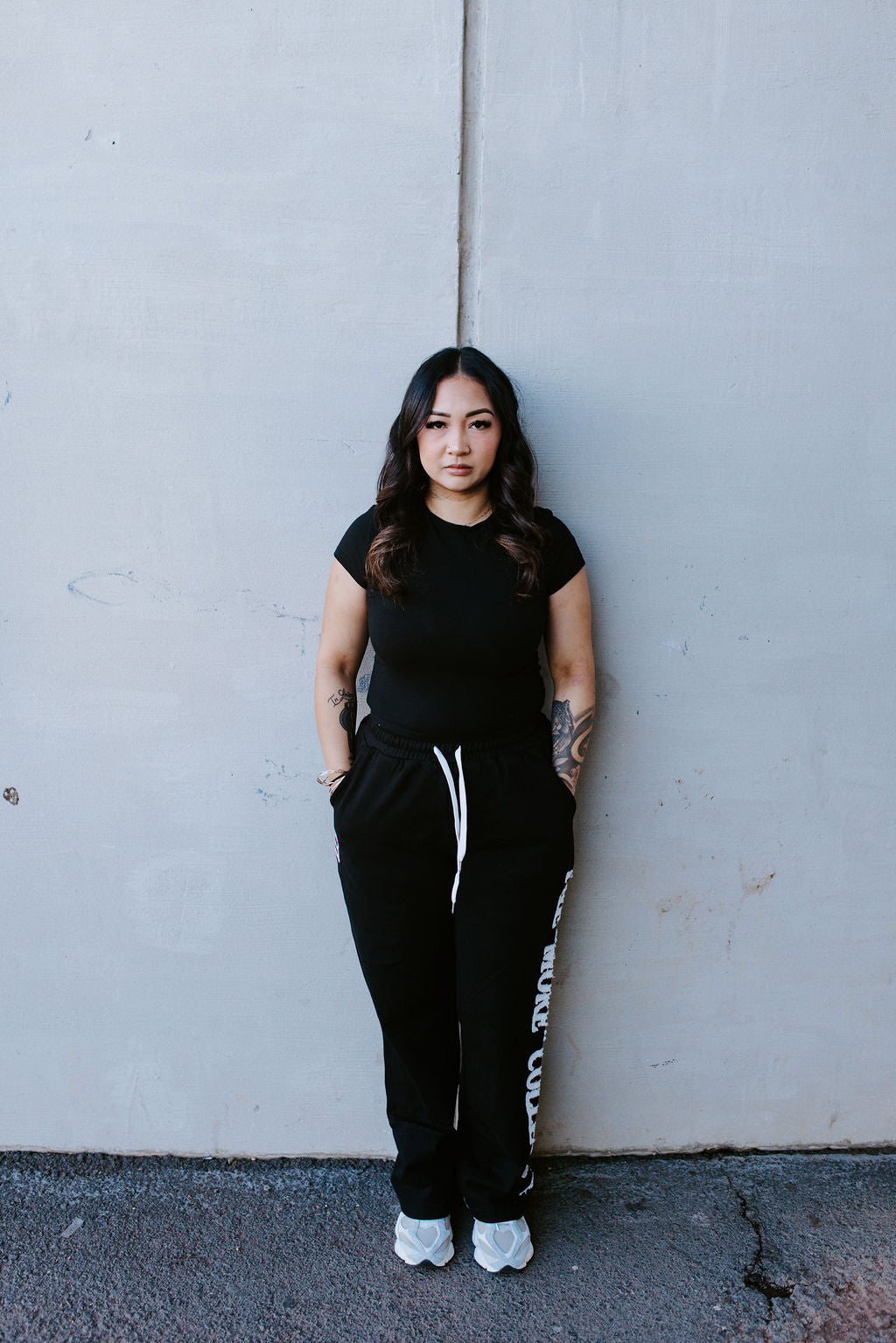 DISTRESSED SWEATS - BLACK