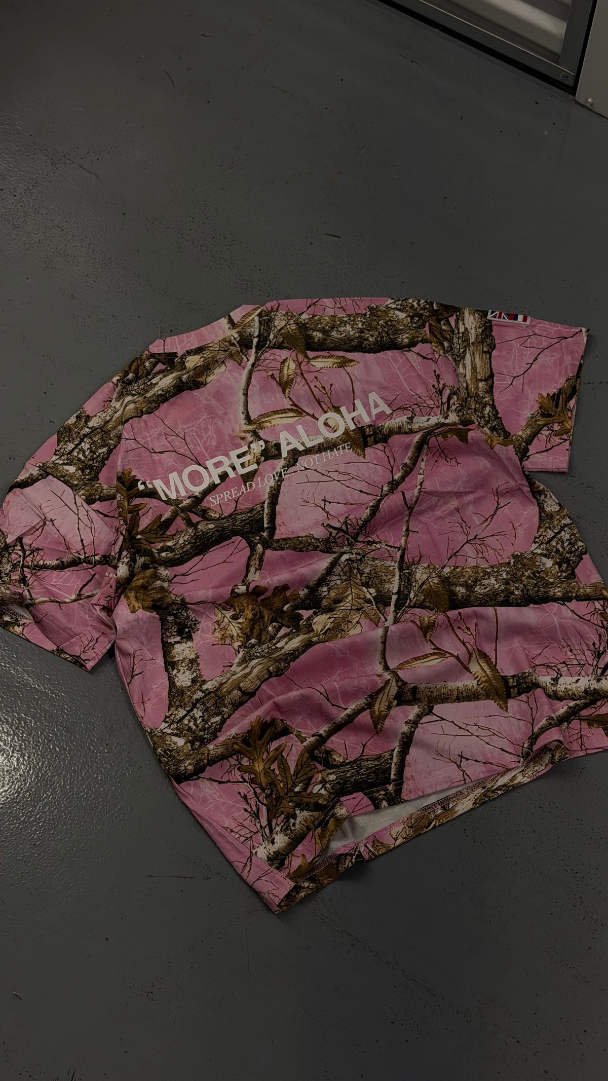 “MORE” ALOHA TEE - PINK CAMO