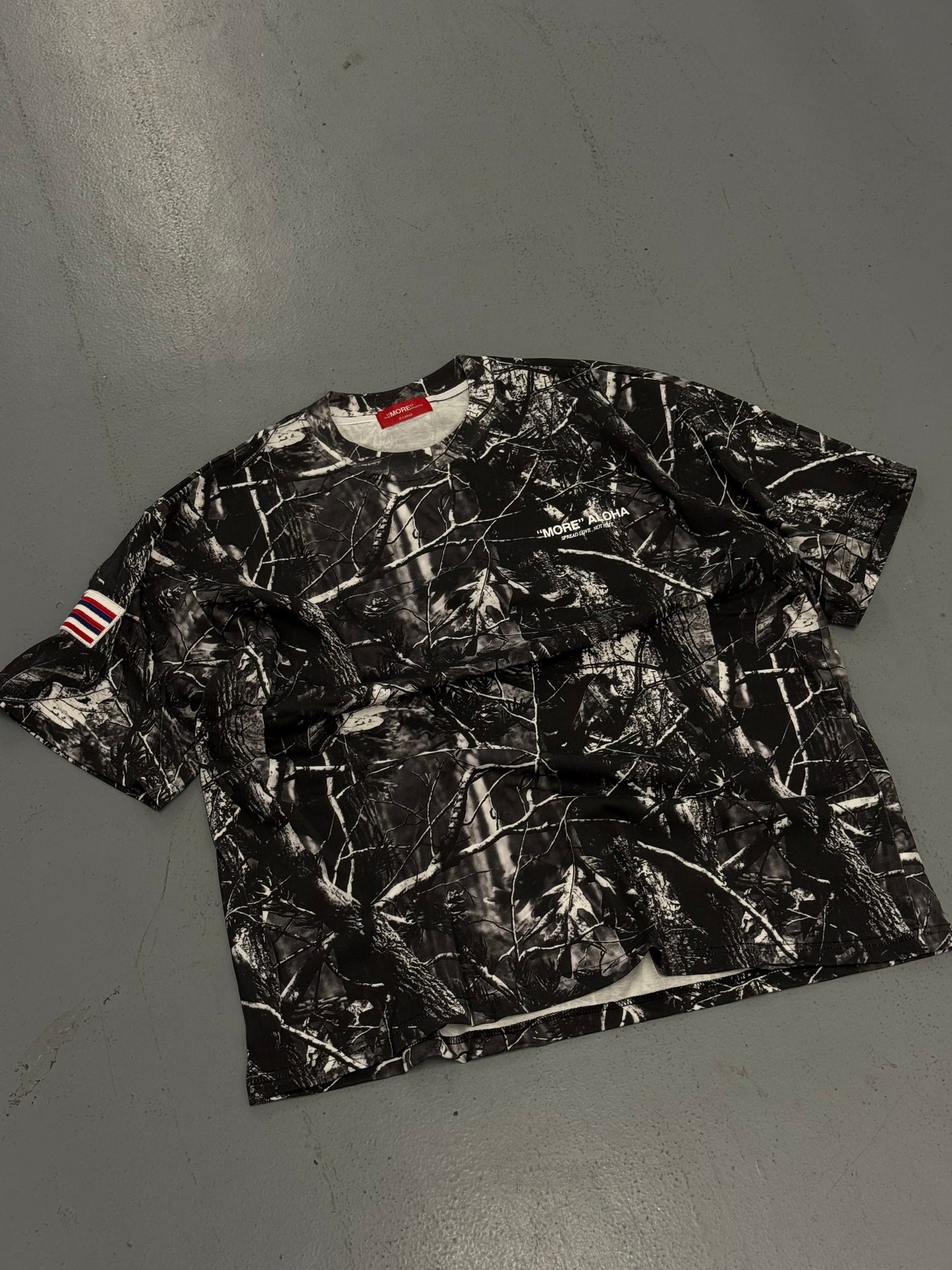 SPREAD LOVE TEE - BLACK CAMO