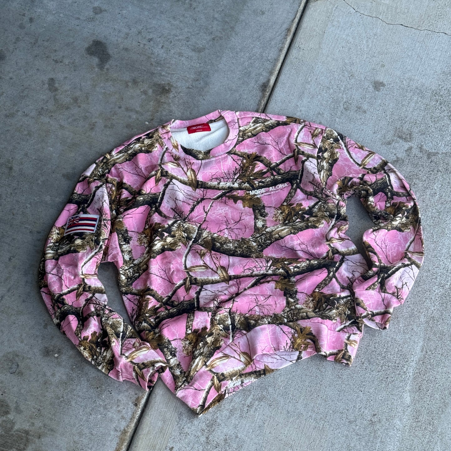 "MORE" ALOHA X PINK CAMO CREW NECK