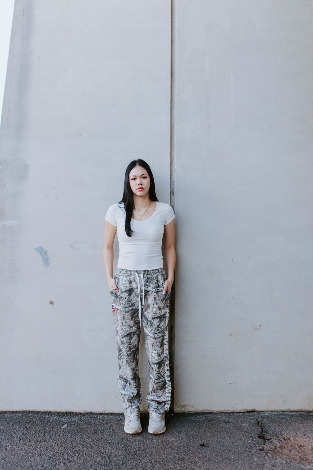 DISTRESSED SWEATS - CAMO